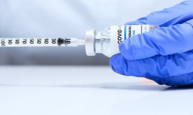 Người Mỹ gốc Việt nhận mũi tiêm COVID-19 tại Nam California